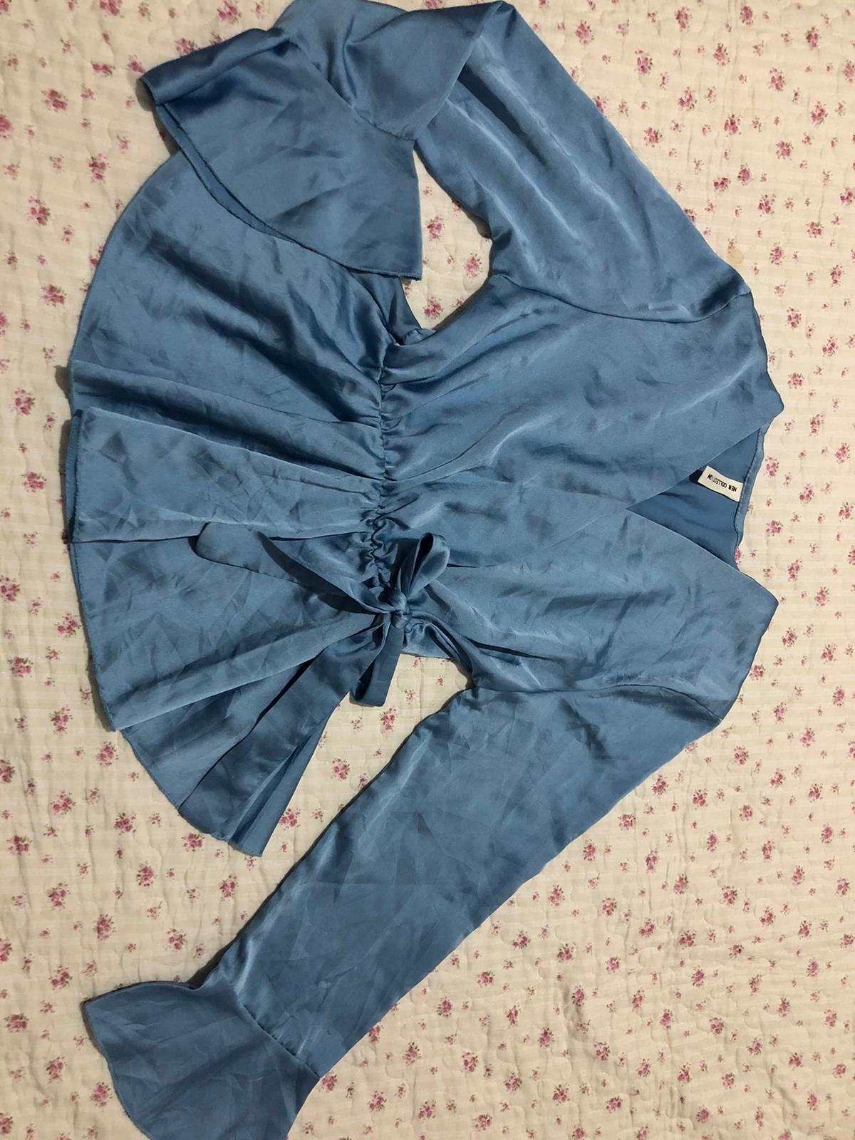 Chemise bleu satinée