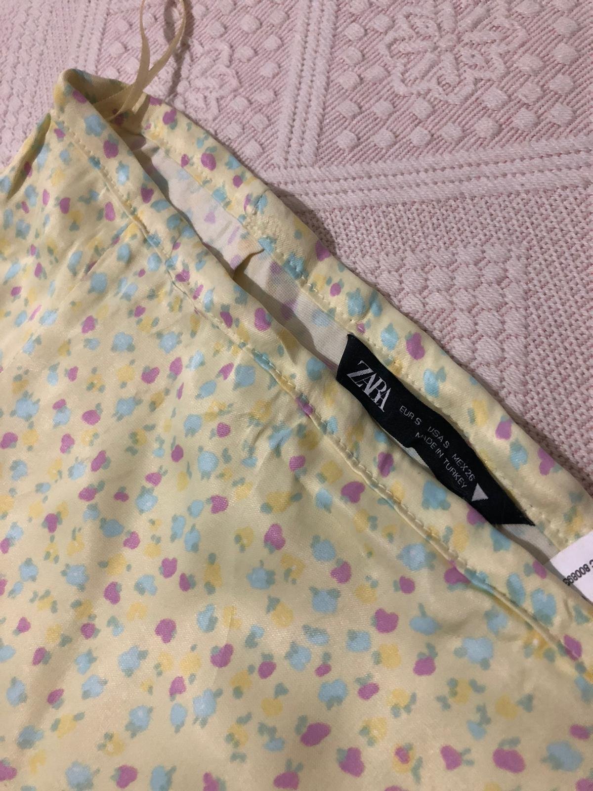 Jupe zara jaune pastel neuf