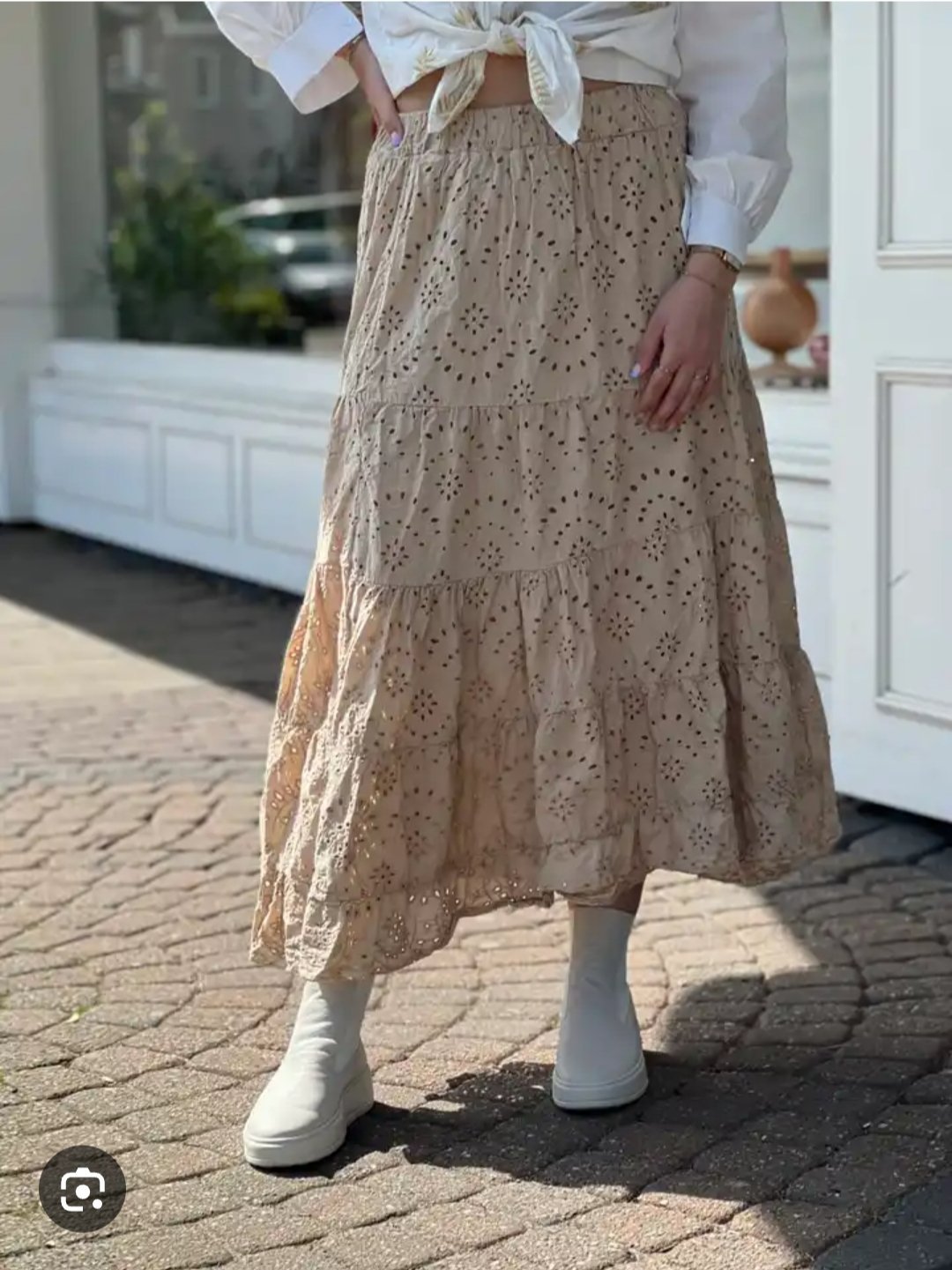 Jupe greige broderie anglaise 