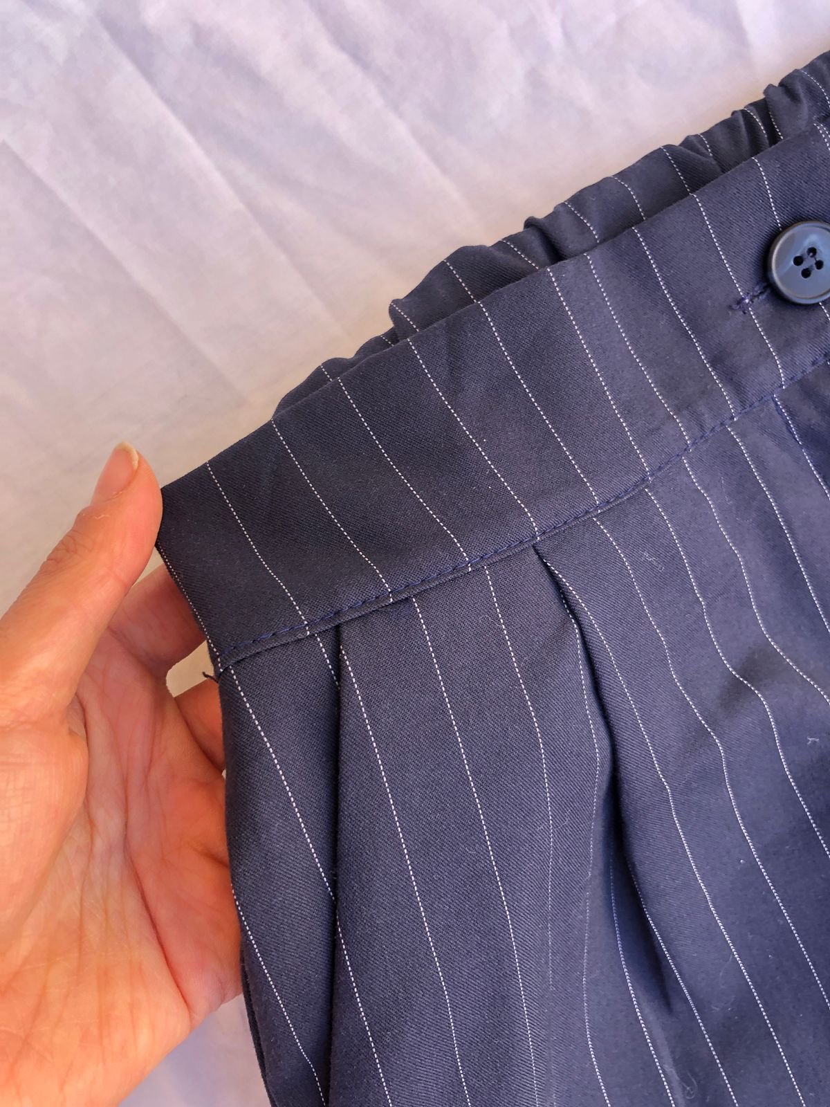 Pantalon bleu marine rayé large 