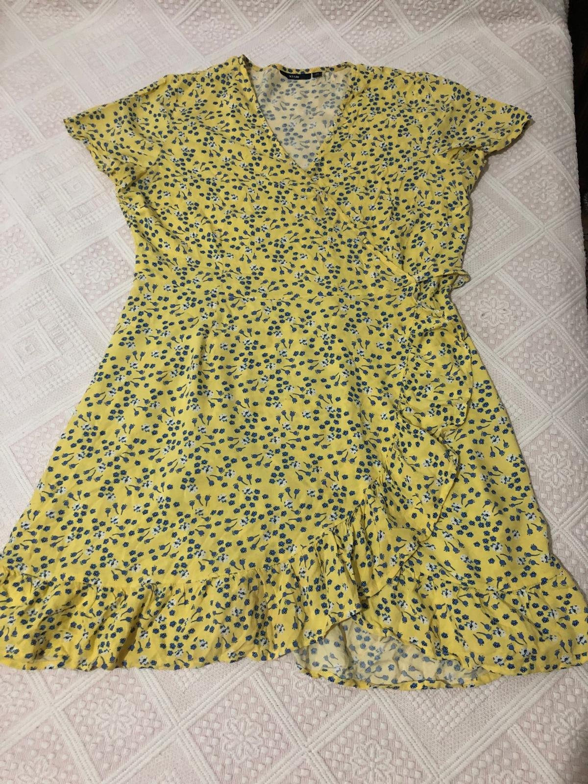 Robe kiabi jaune pastel 