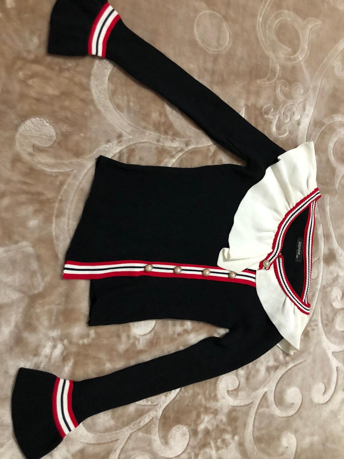 Pull noir élégant 