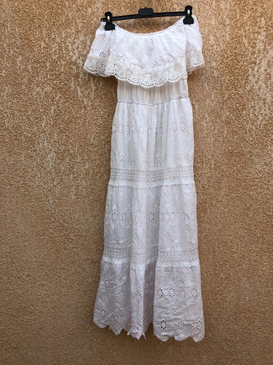 Robe blanche broderie anglaise 