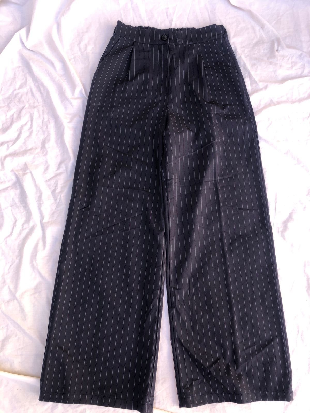 Pantalon bleu marine rayé 