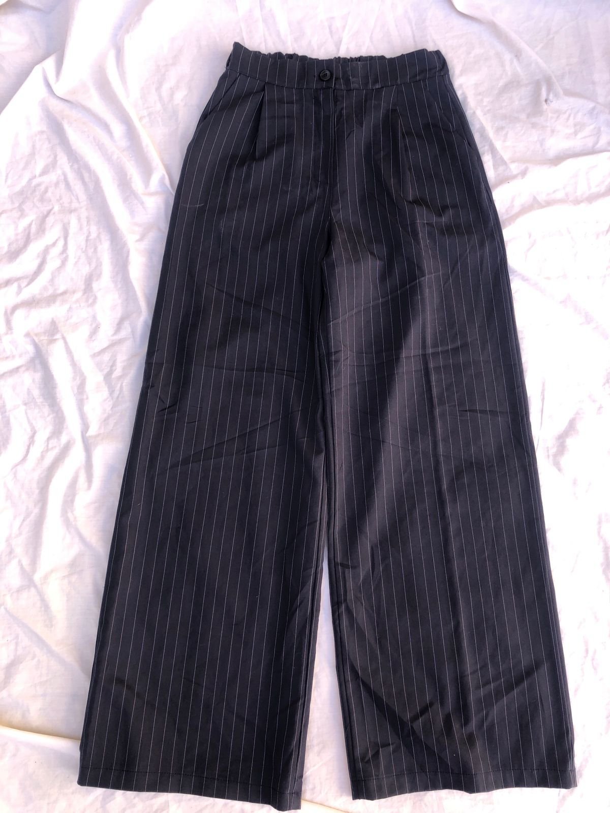 Pantalon bleu marine rayé 