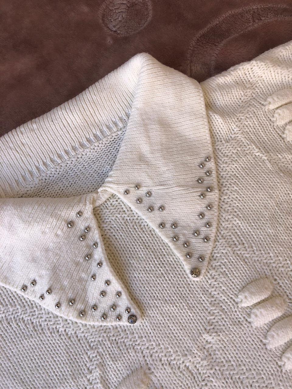 Pull blanc avec Col brodé 