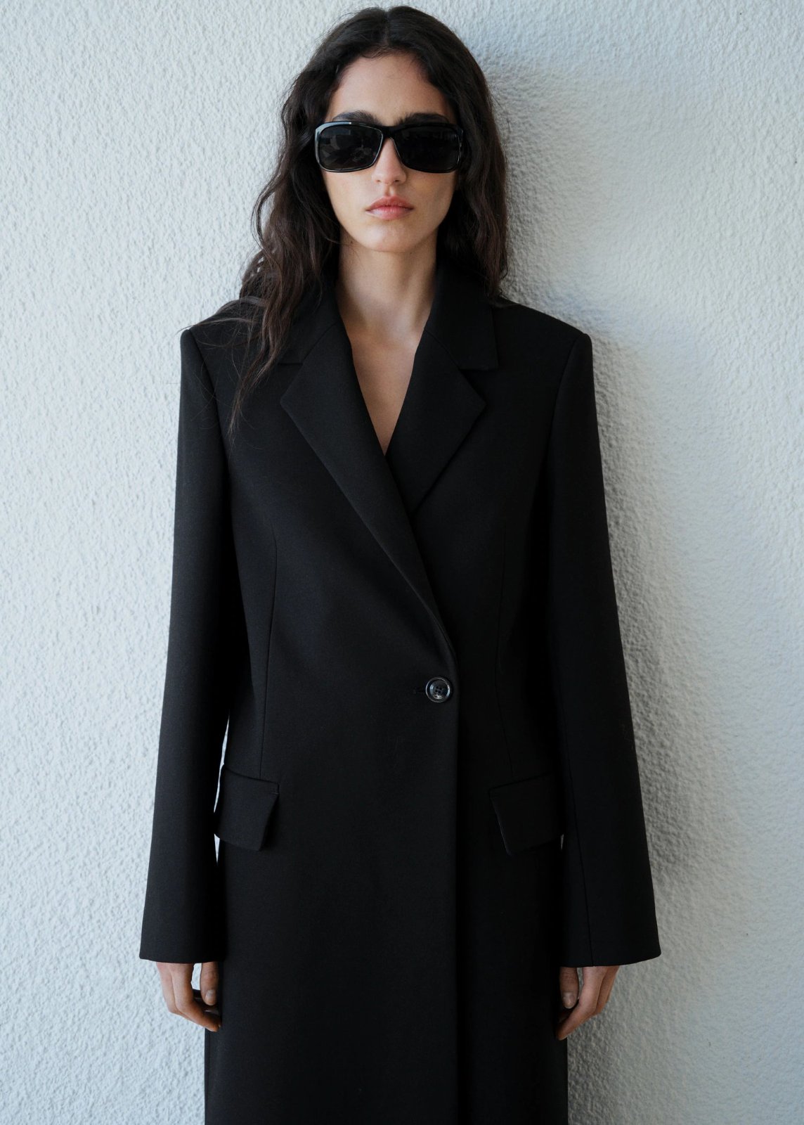 TRES BEAU MANTEAU NOIR MANGO NEUF AVEC ETIQUETTE