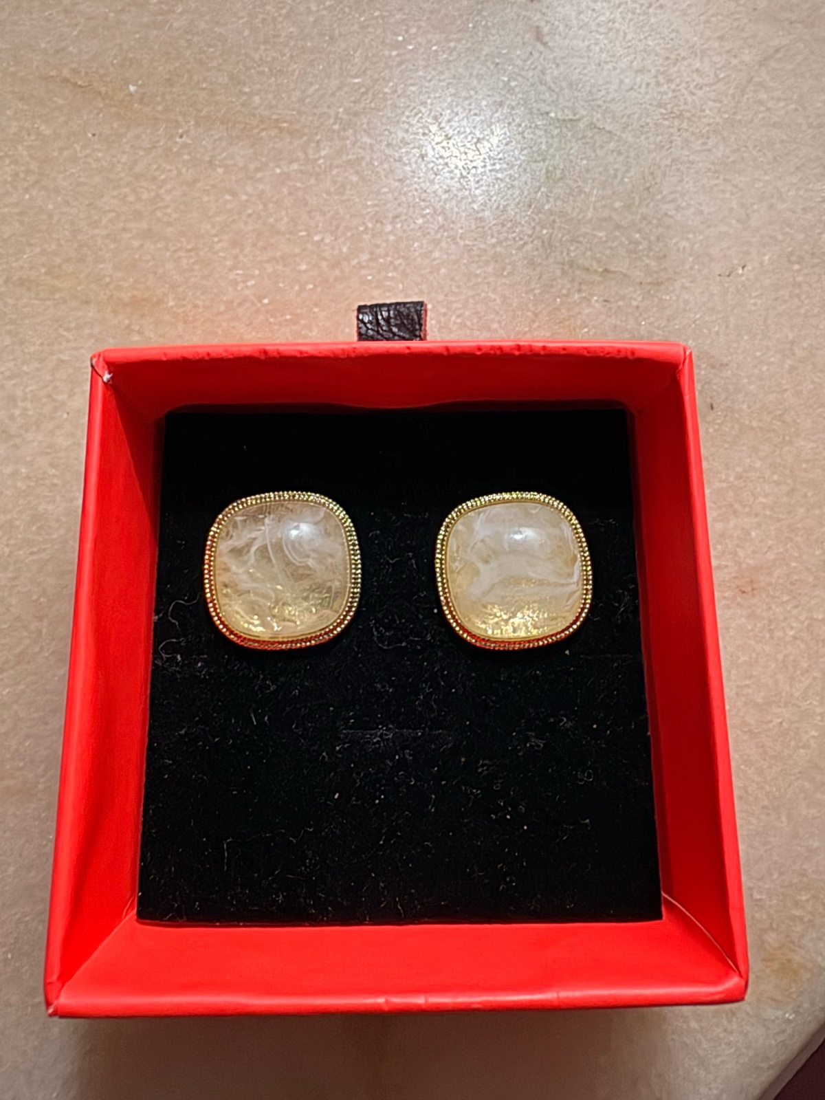 Boucles d'oreilles carré gold avec pierre