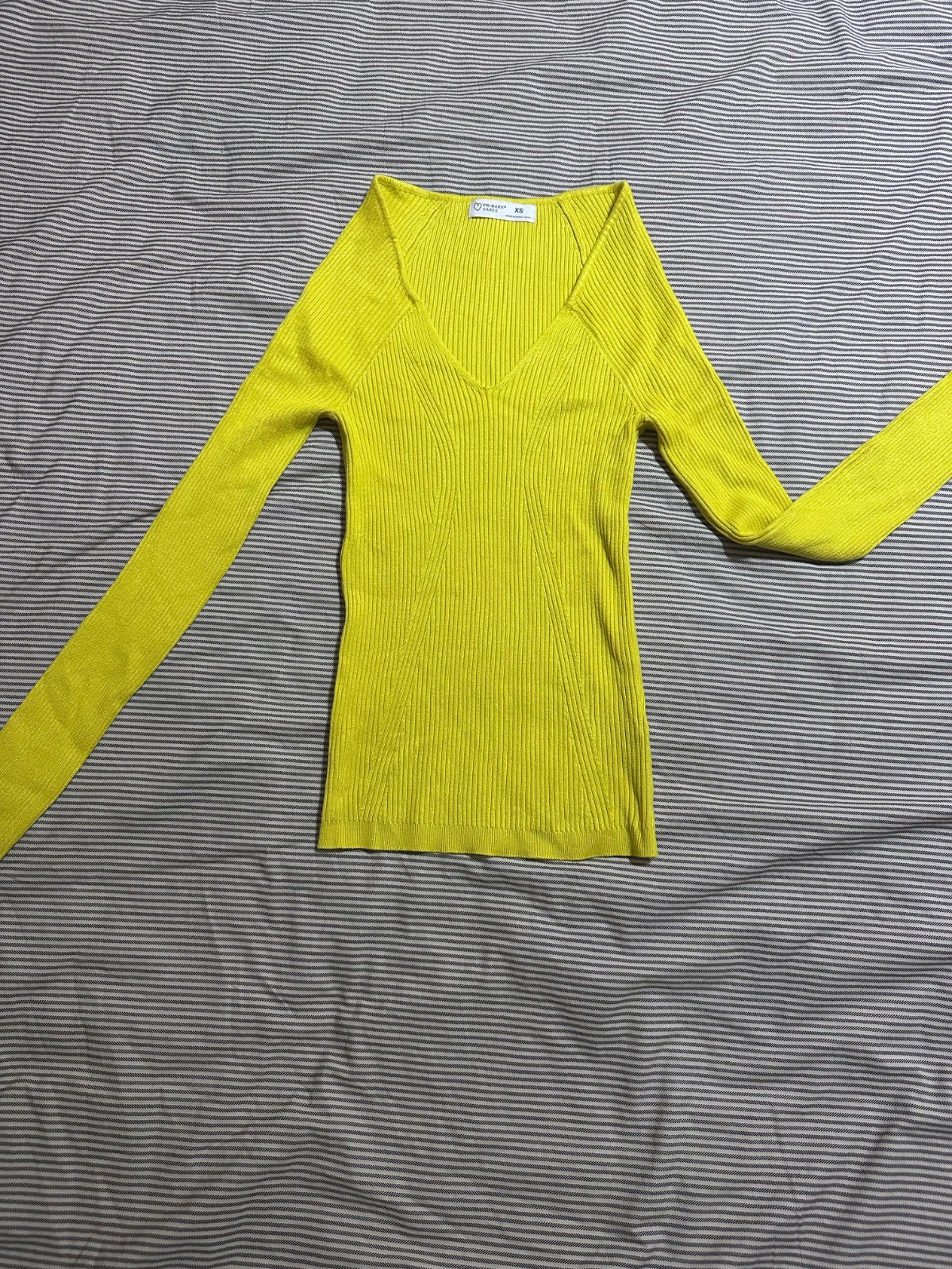 Pull s/m primark jamais porté neuf 70% viscose