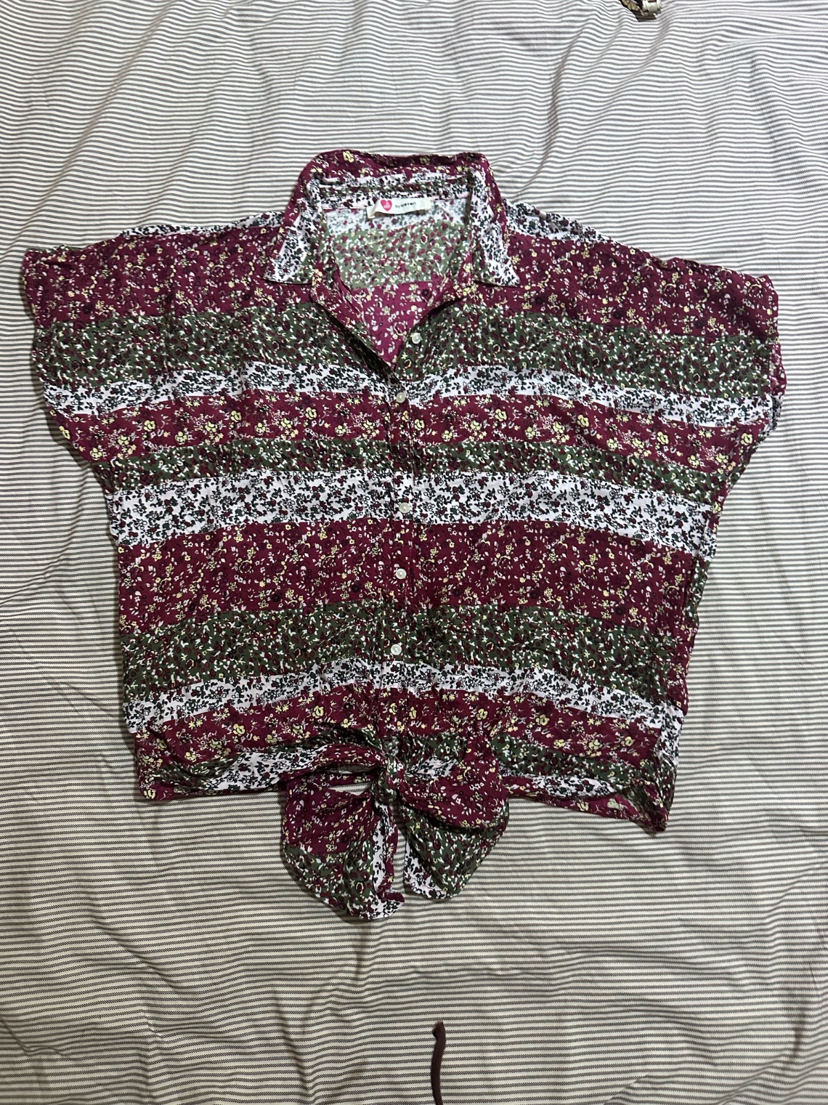 Chemise 100% viscose M (convient a S et M) Modèle épaules dénudées