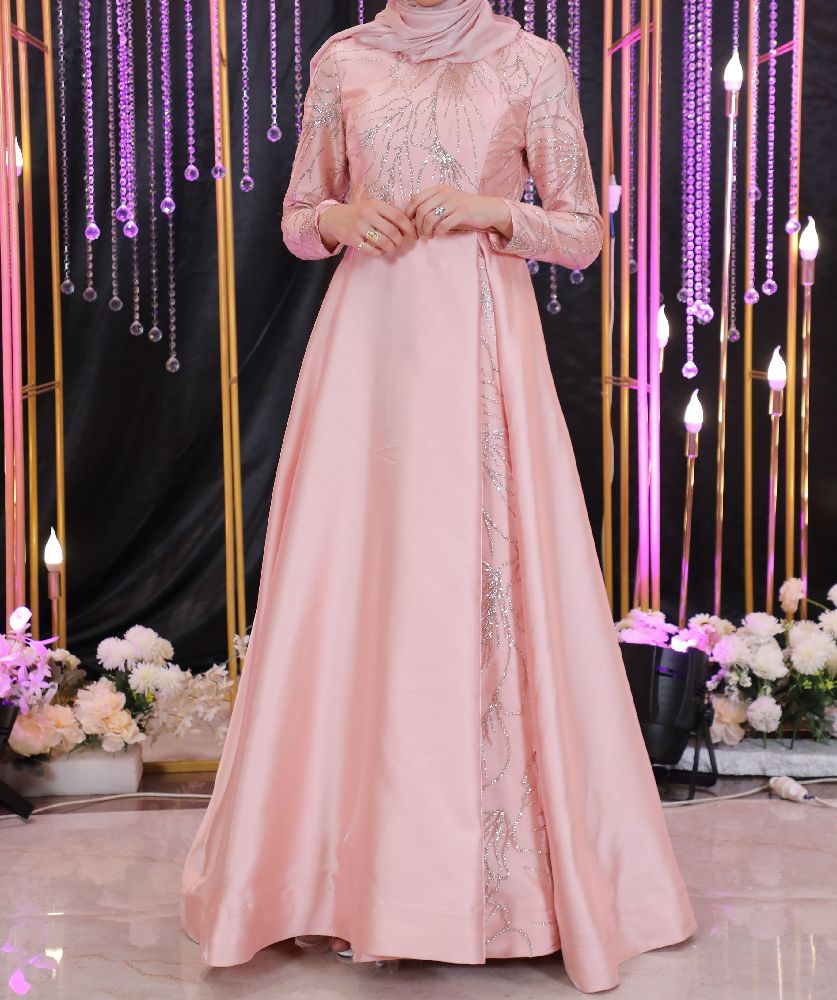 Robe soirée rose pour femme voilée