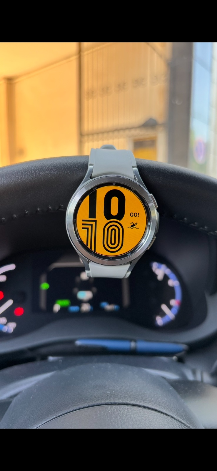  Samsung Galaxy Watch4 Classic