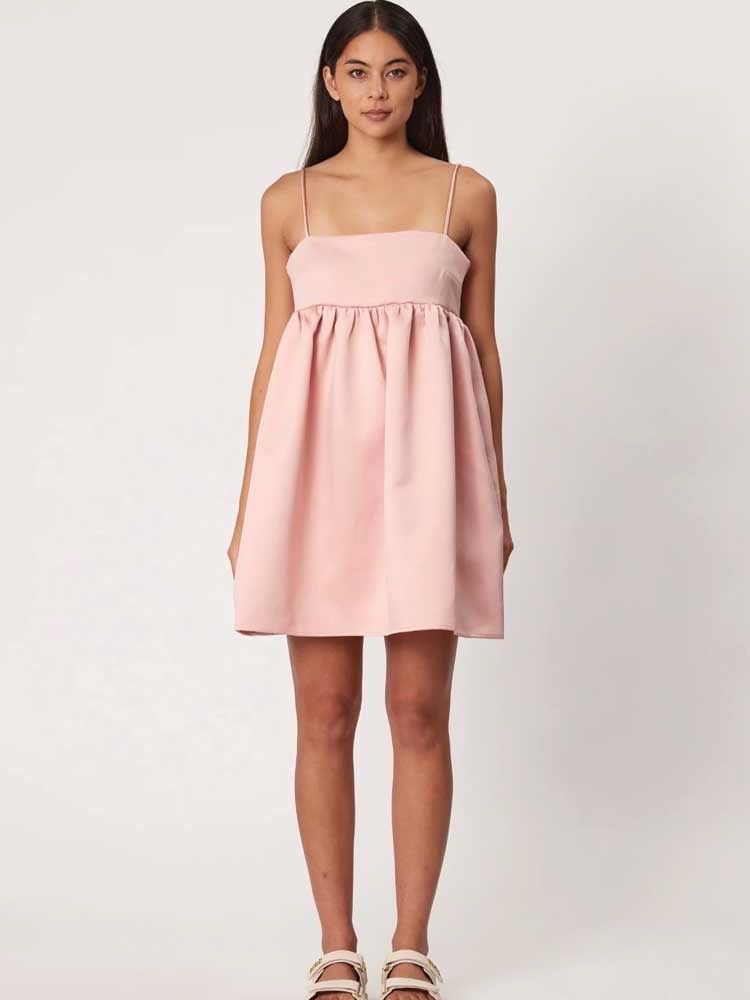 Petite robe rose bébé