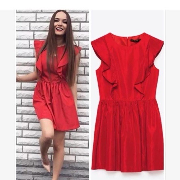Robe courte rouge avec volants – Élégante et féminine