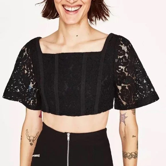 Zara Top Court Noir en Dentelle à Motifs Floraux 