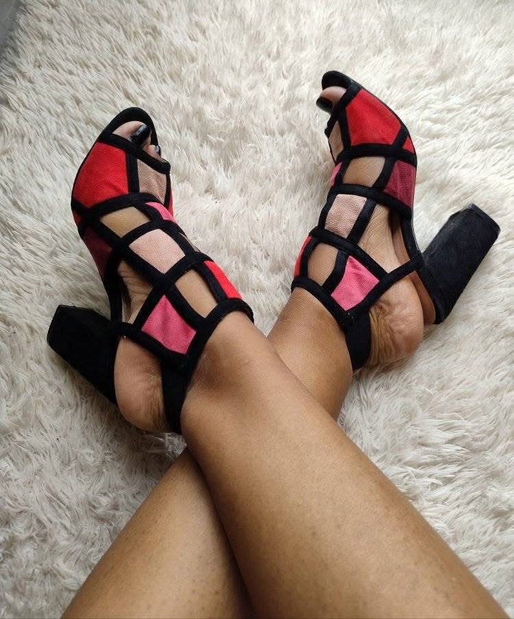 Talons roses et rouges