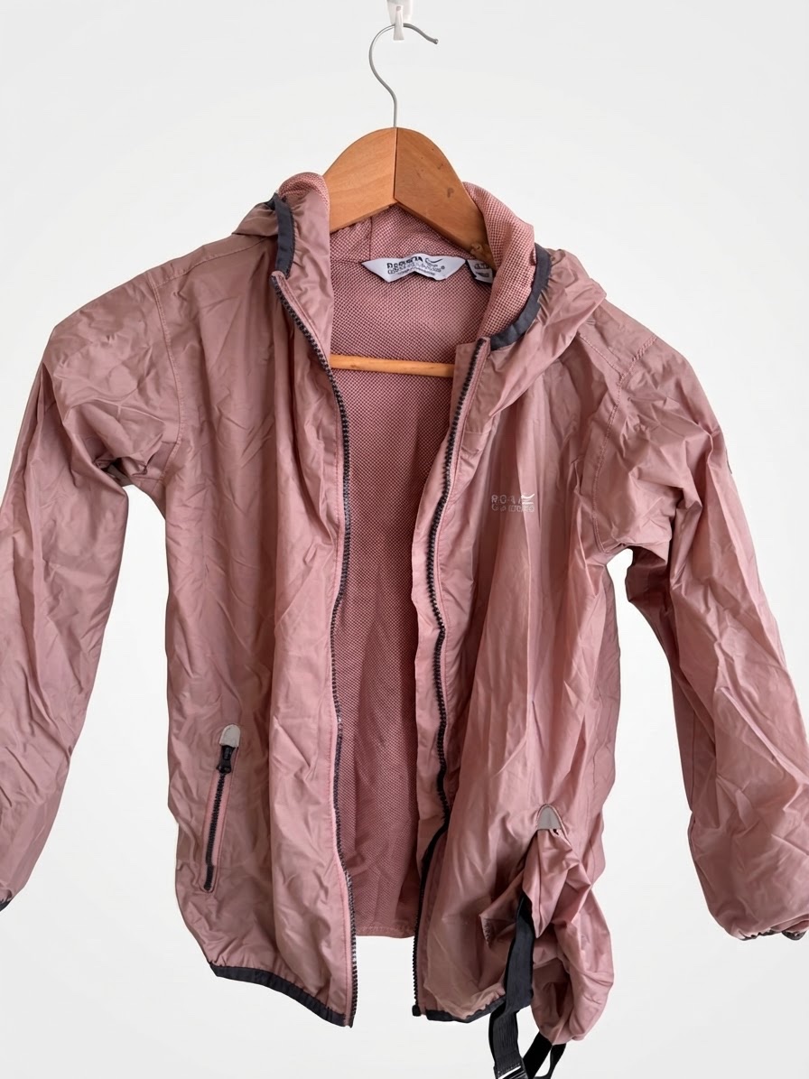 Veste Imperméable K-Way Enfant Regatta Great Outdoors — Model « Pack It Jacket » (Rose / Light Pink / Rose Poudré) Taille indiquée sur l'étiquette : 9/10 Ans