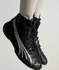 Chaussures noir avec des bandes blanc 