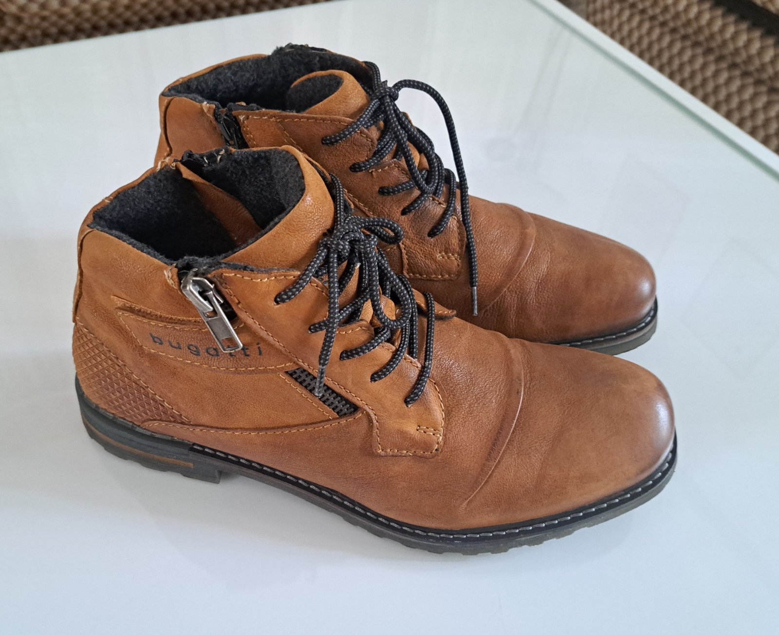 Bugatti boots pour homme. Pointure 44. Vrai cuir 