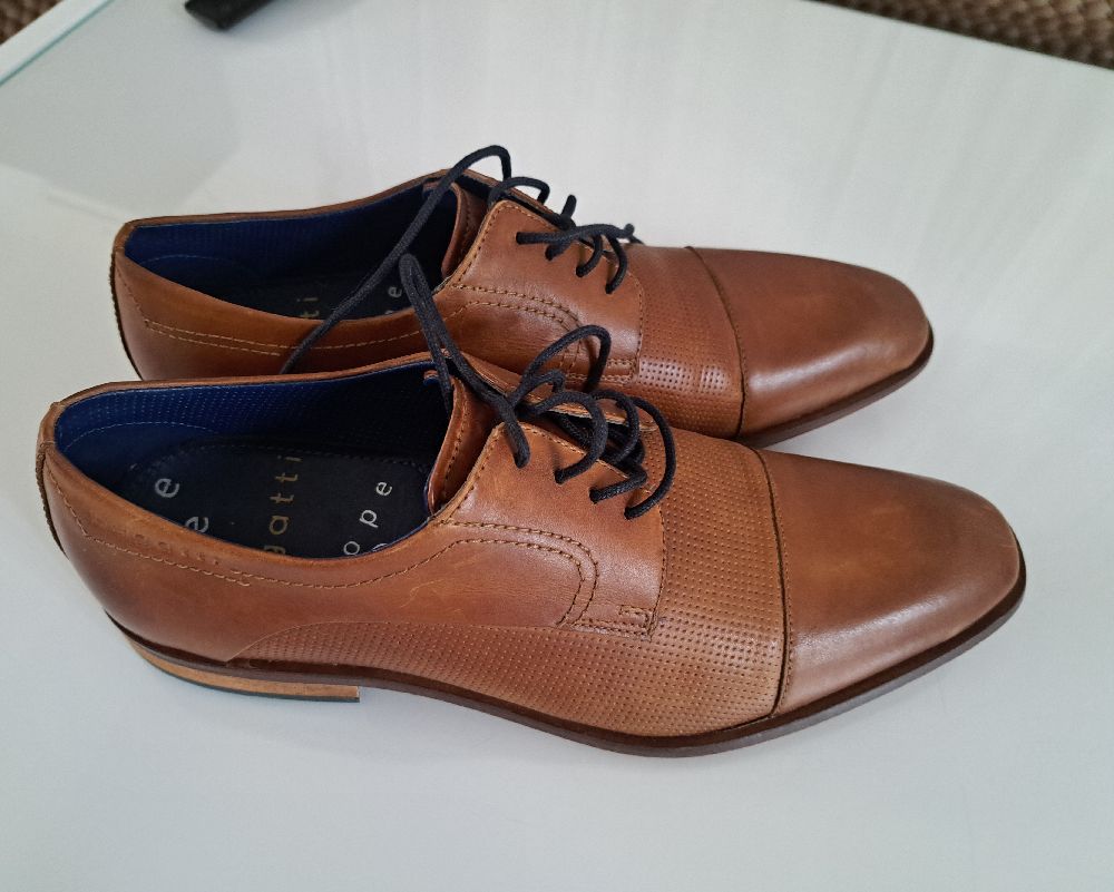 Chaussure pour Homme vrais cuir. très élégant. Pointure 44