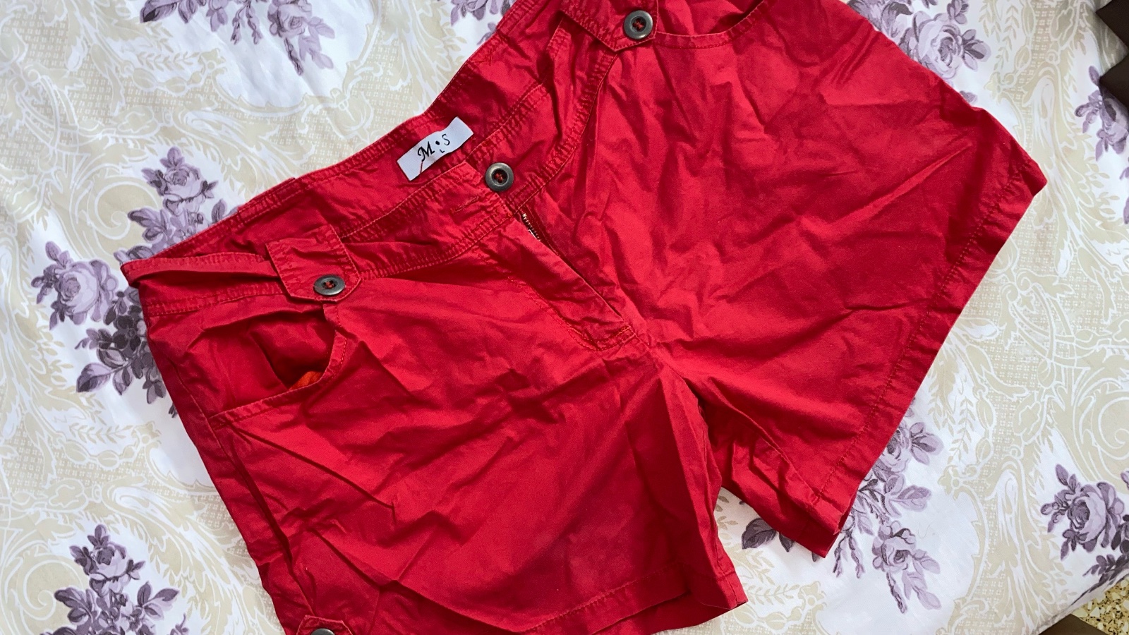 Short rouge