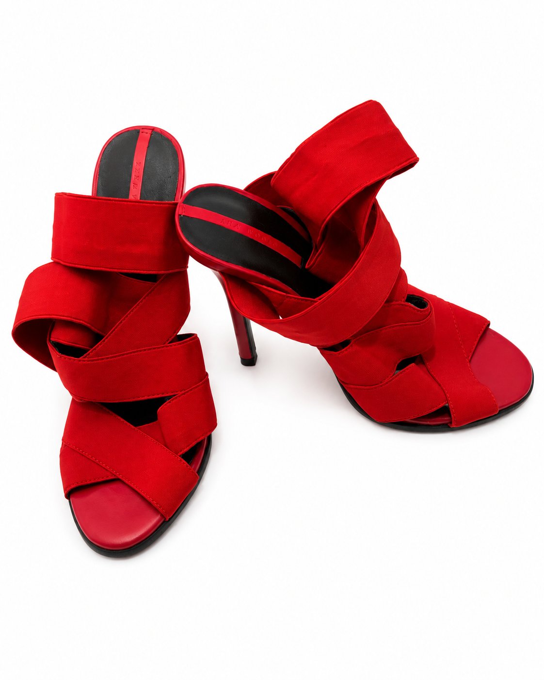 Sandales rouge et dorée 