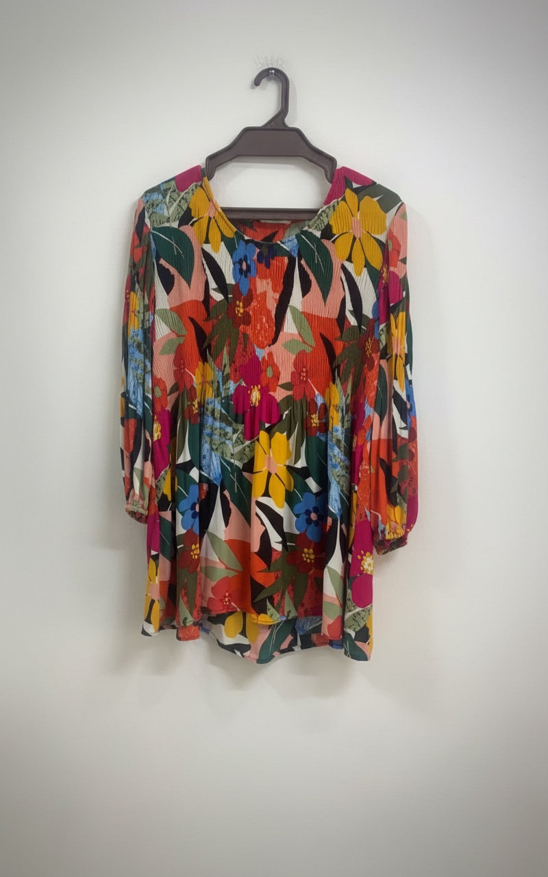 Blouse florale colorée avec des manches longues