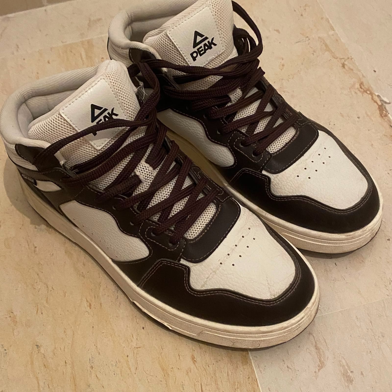 Peak shoes