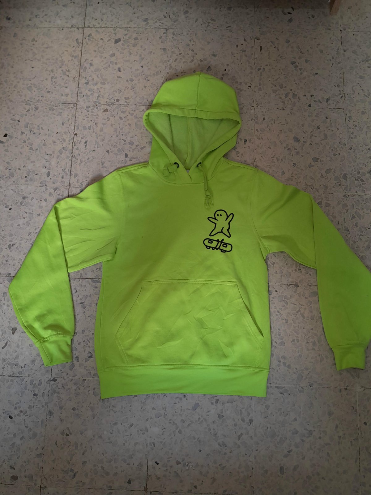 Capuche jaune tres jolie