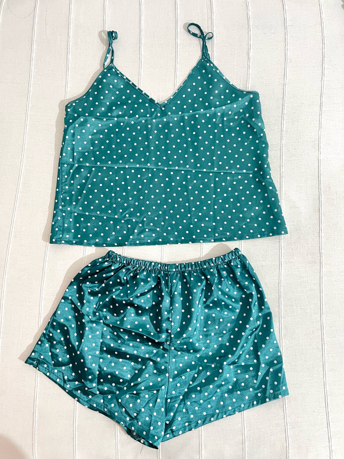 Pyjama satin vert en trés bon etat