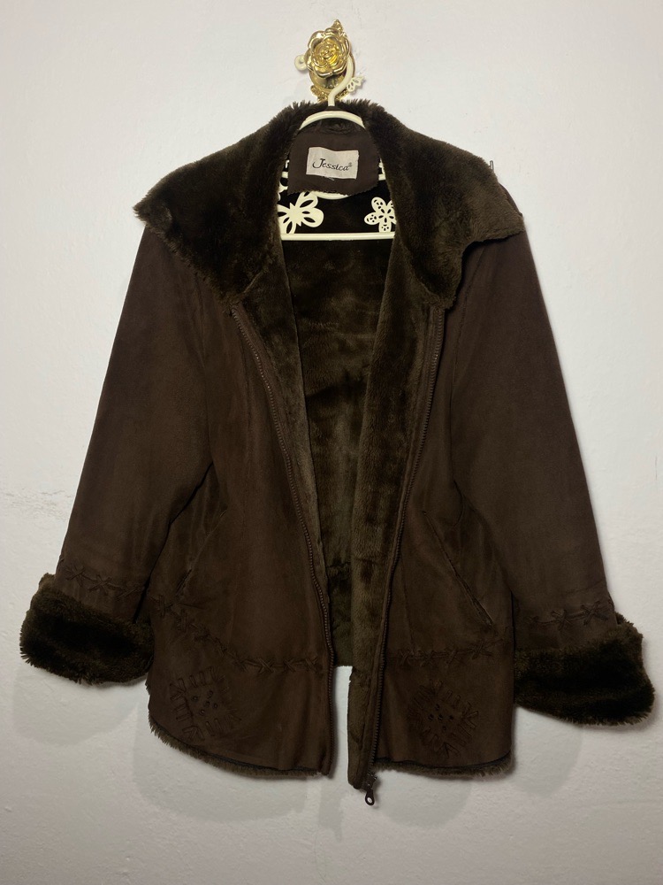 Magnifique Veste Aviateur style "Penny Lane" en suédine marron chocolat foncé couleur tendande