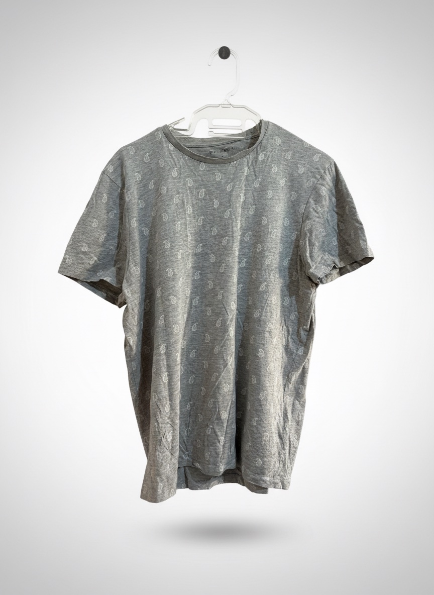 2 T-shirts