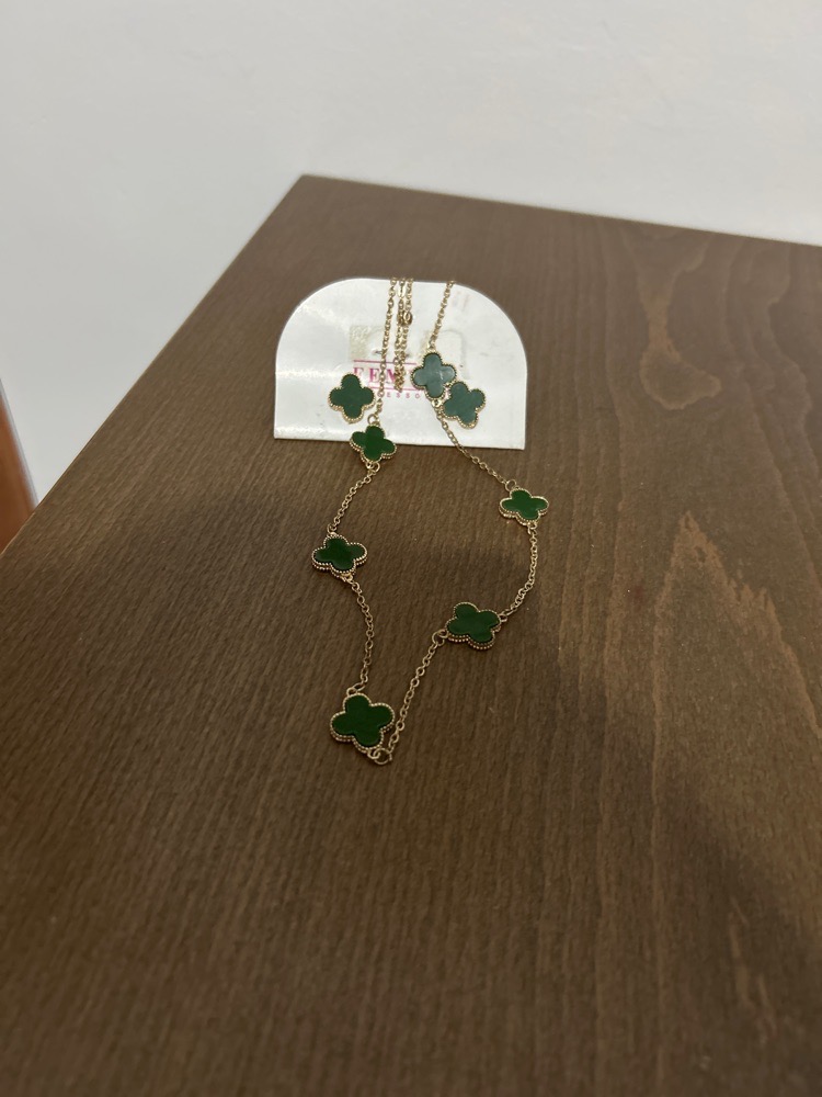 Collier et boucle d'oreilles