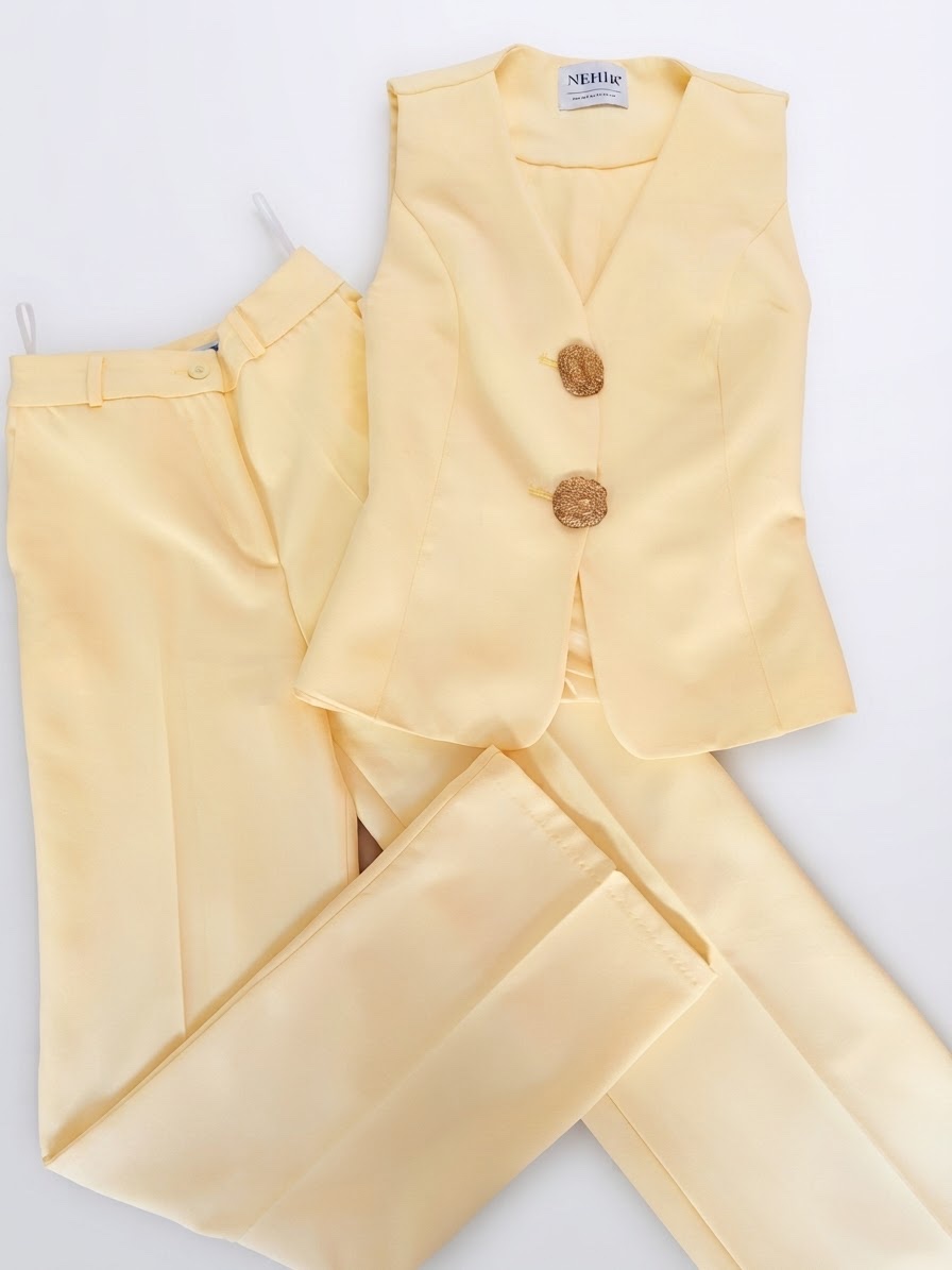 Set butter yellow