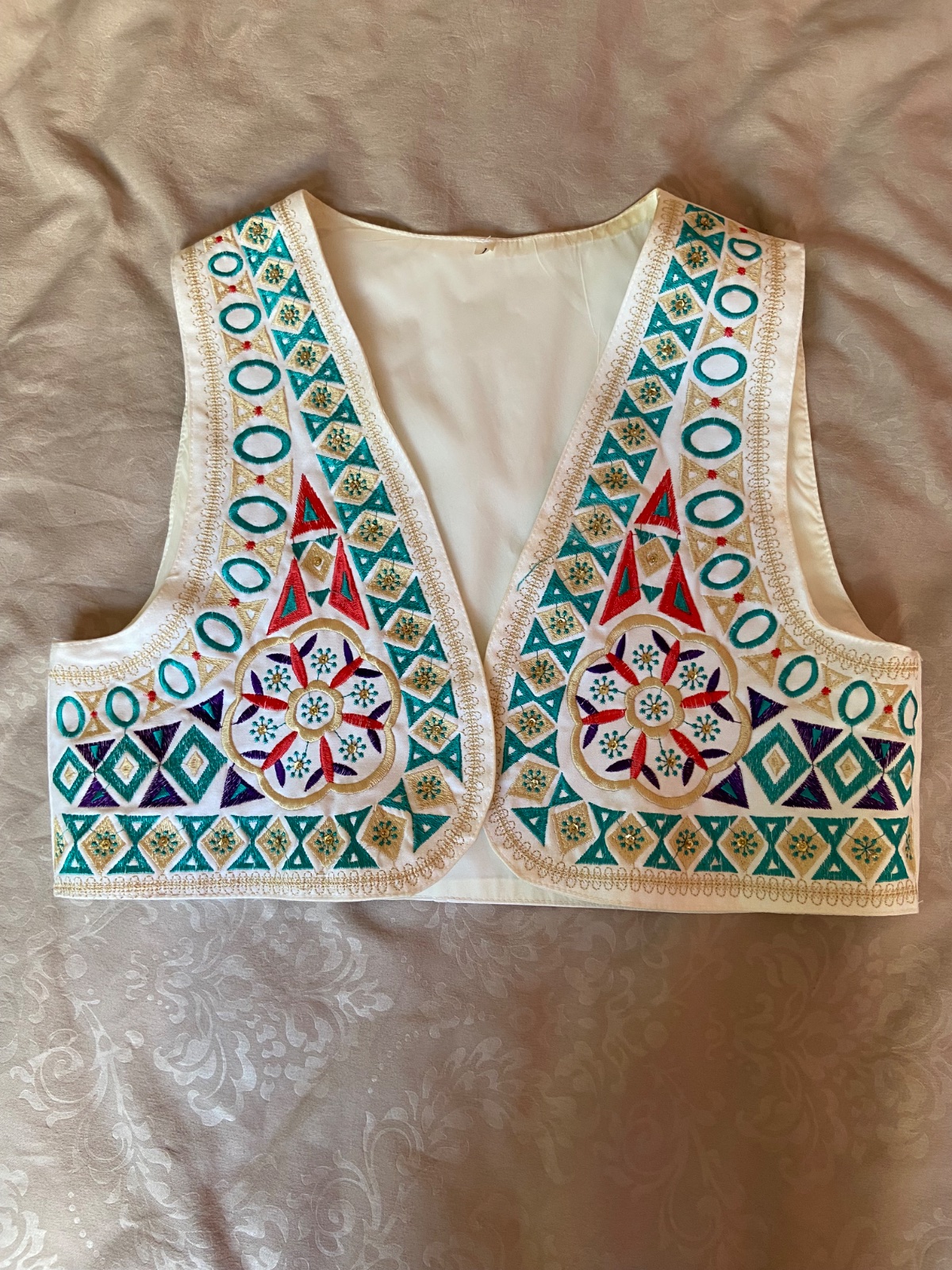 Gilet traditionnel bordé