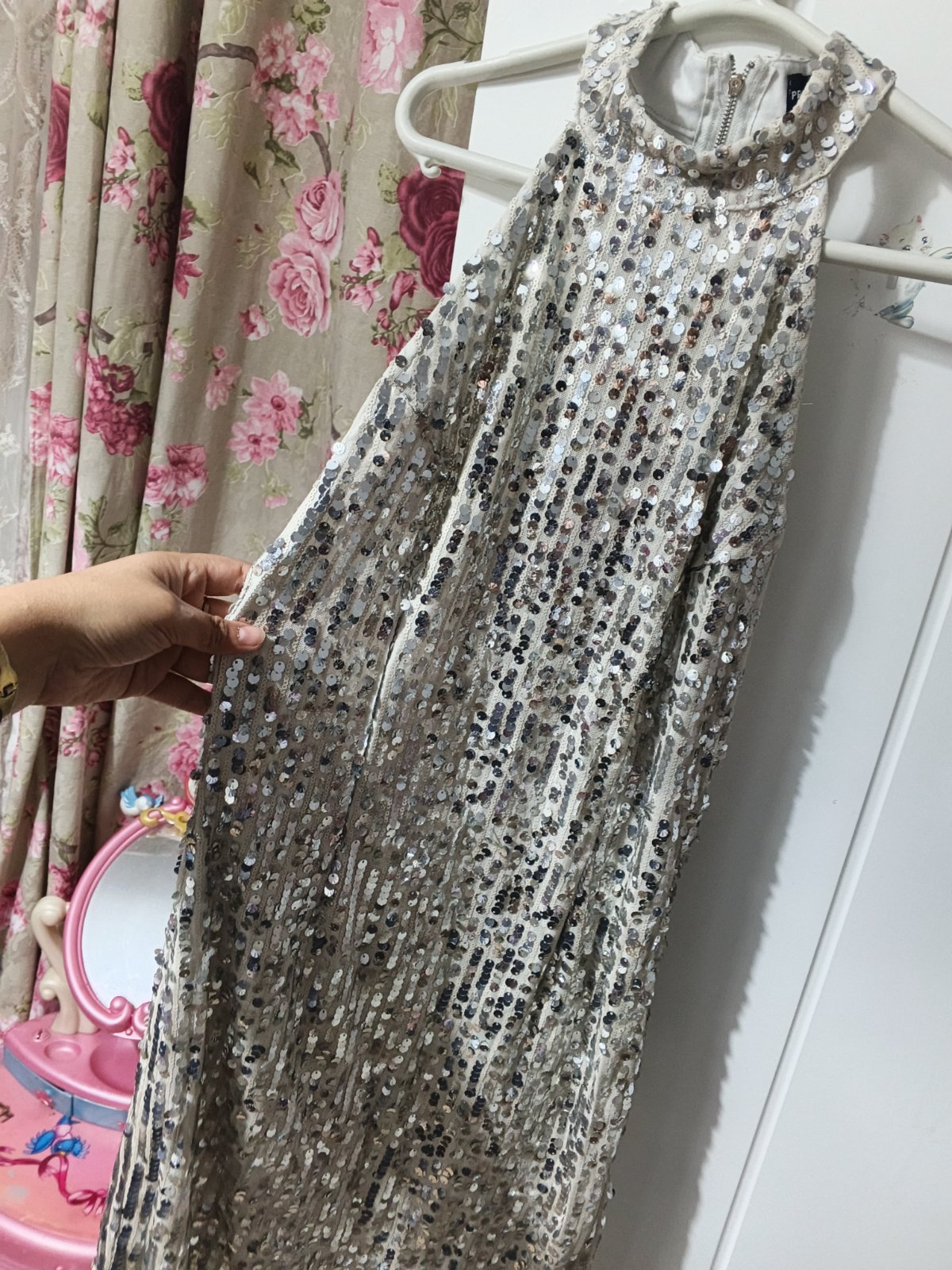 Robe argentée 