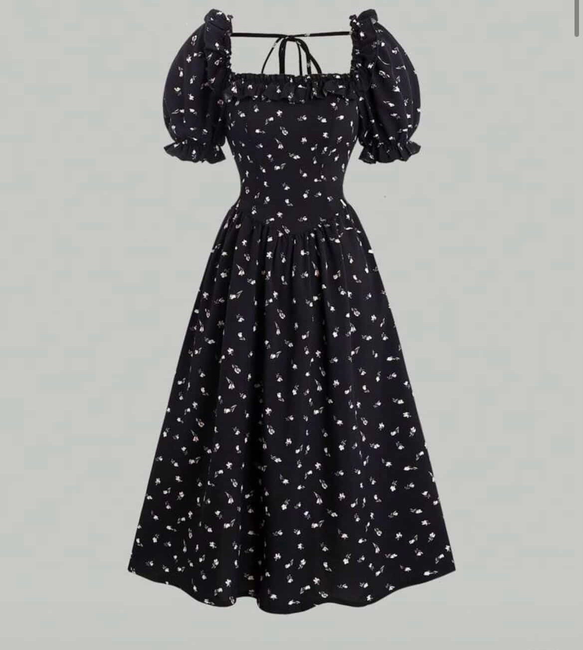 Robe noire fleurie 