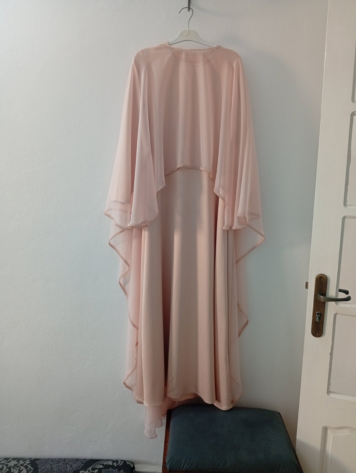 Robe avec cape