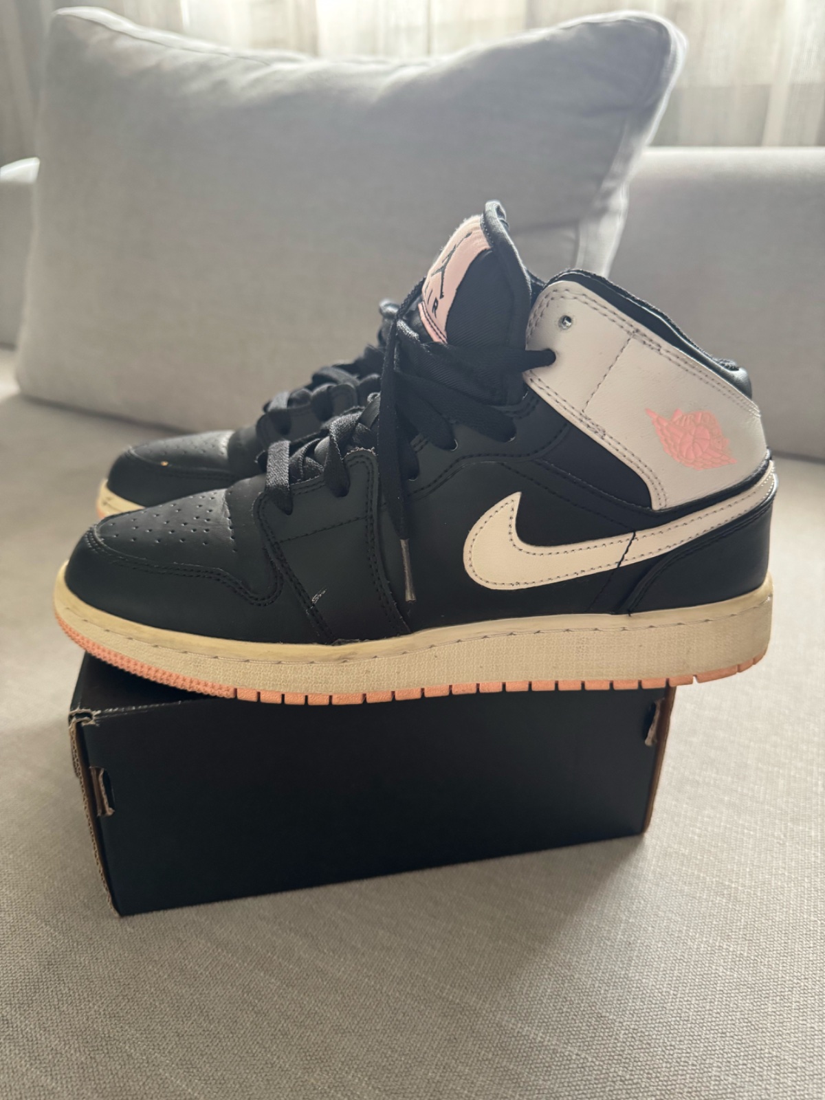 Nike Air Jordan 1 Mid White Black Light Arctic Pink (gs) pour femme