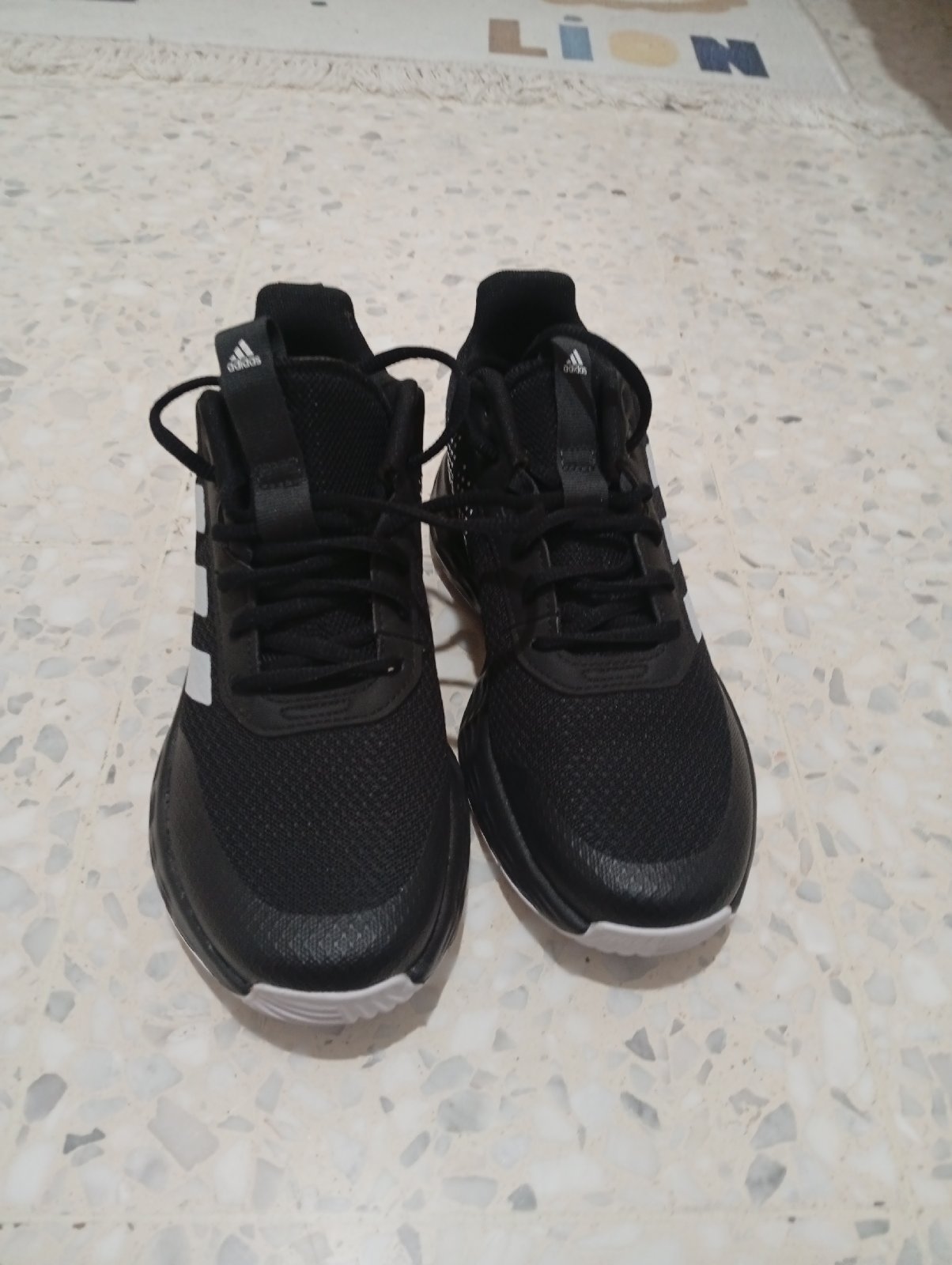  Baskets Adidas lightmotion neuf