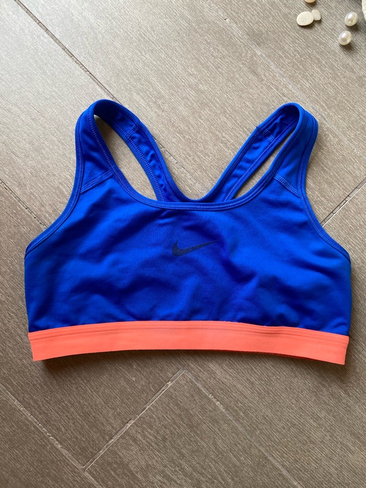 haut sport nike