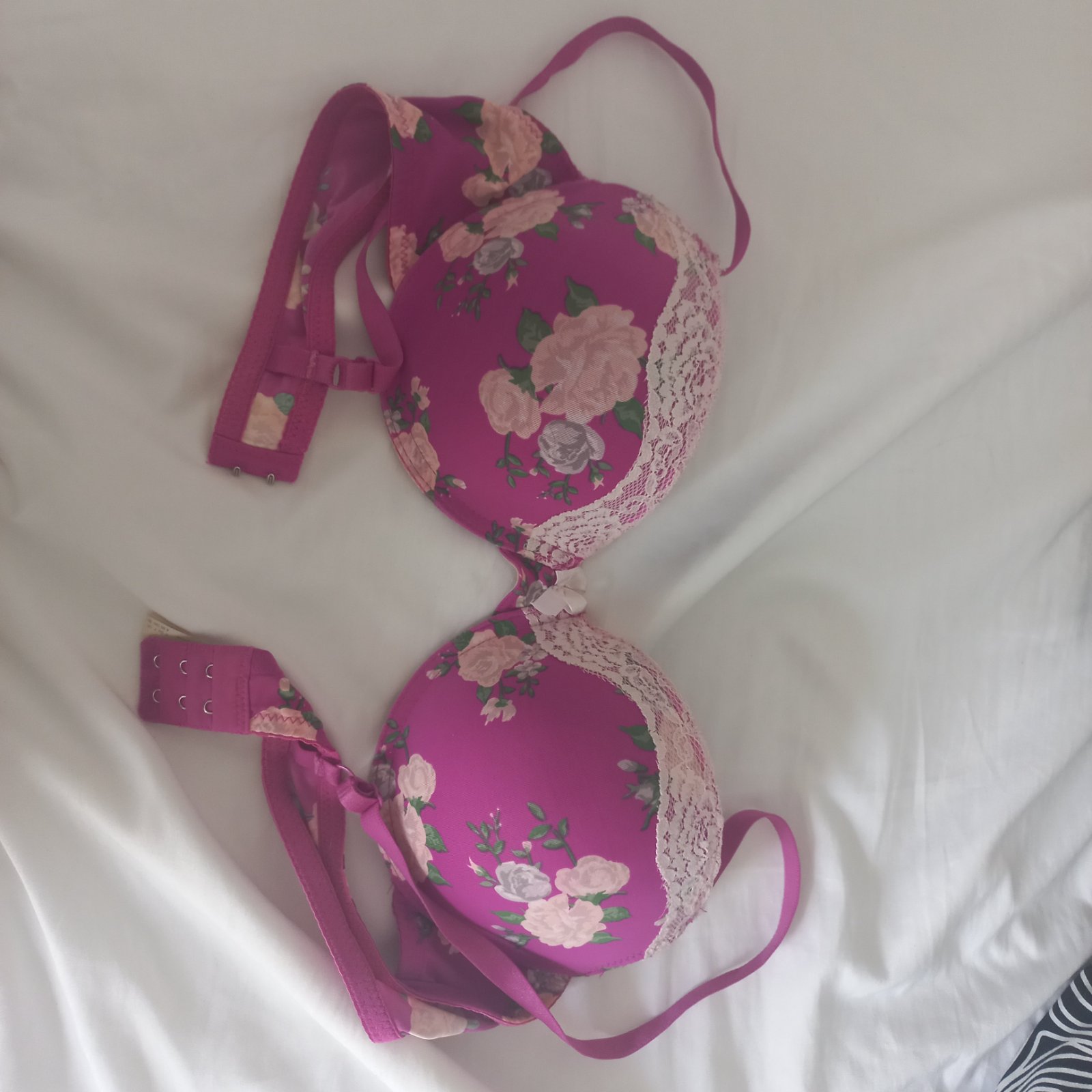 Soutien gorge couleur prune avec fleurs