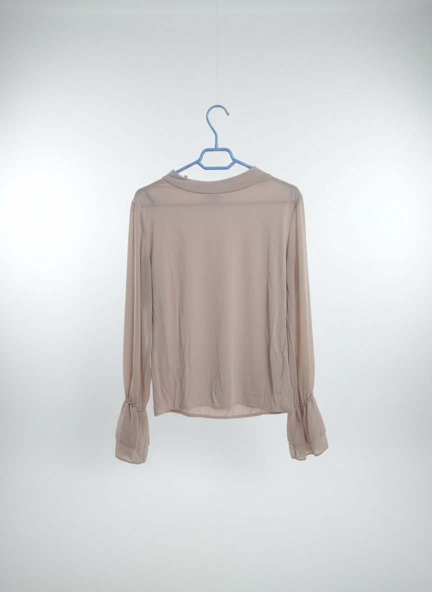 Beige pull