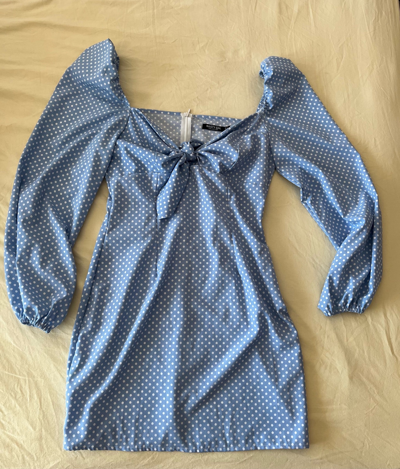 Robe bleue à pois