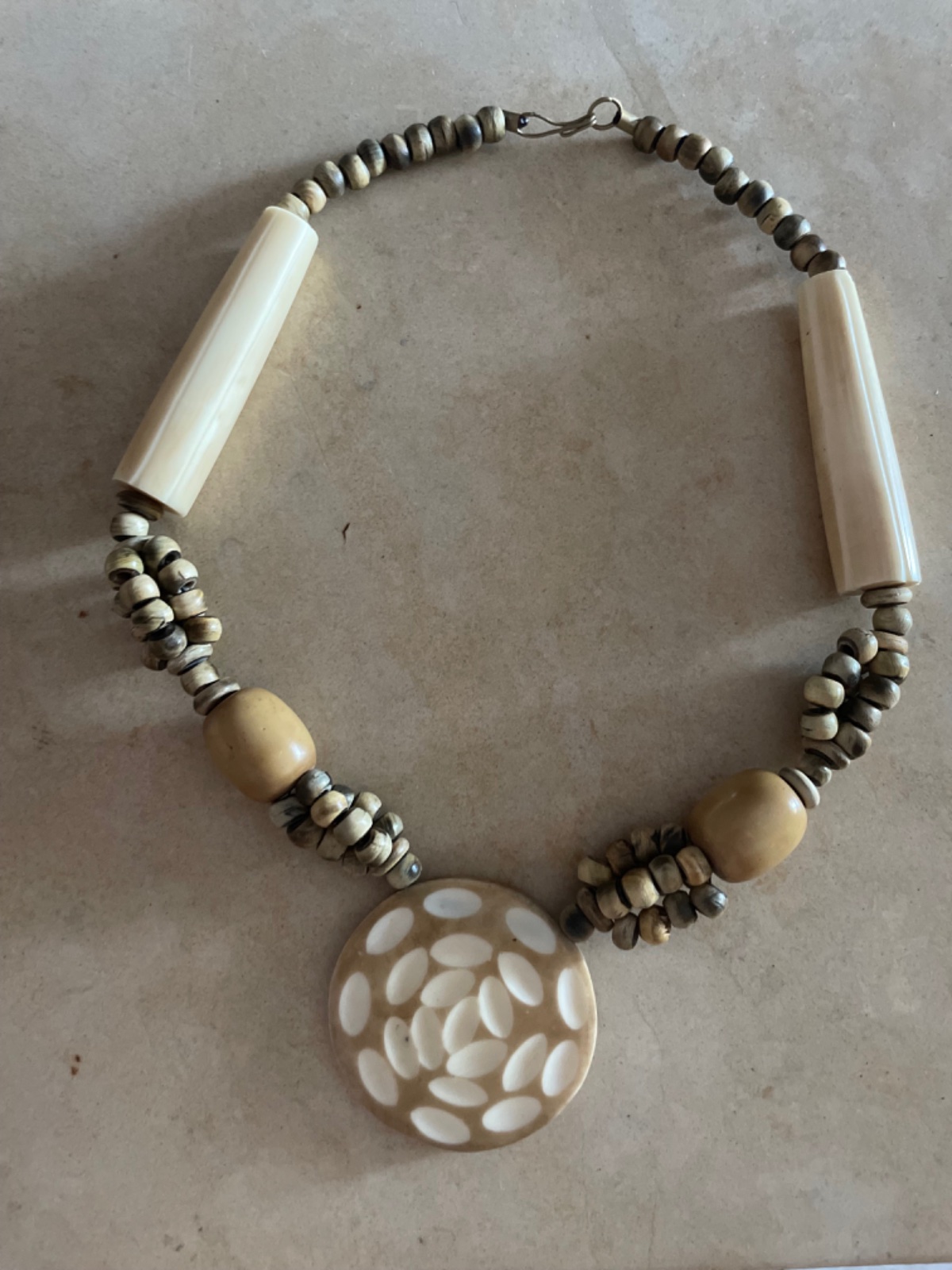 Collier en Bois trés original ✨💯
