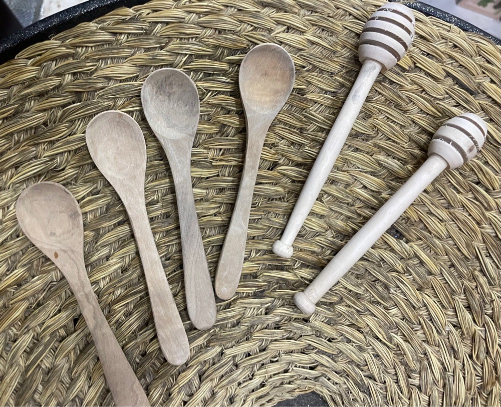 2 Cuillère  à miel en bois gravé + 4 simple cuillère en Bois 