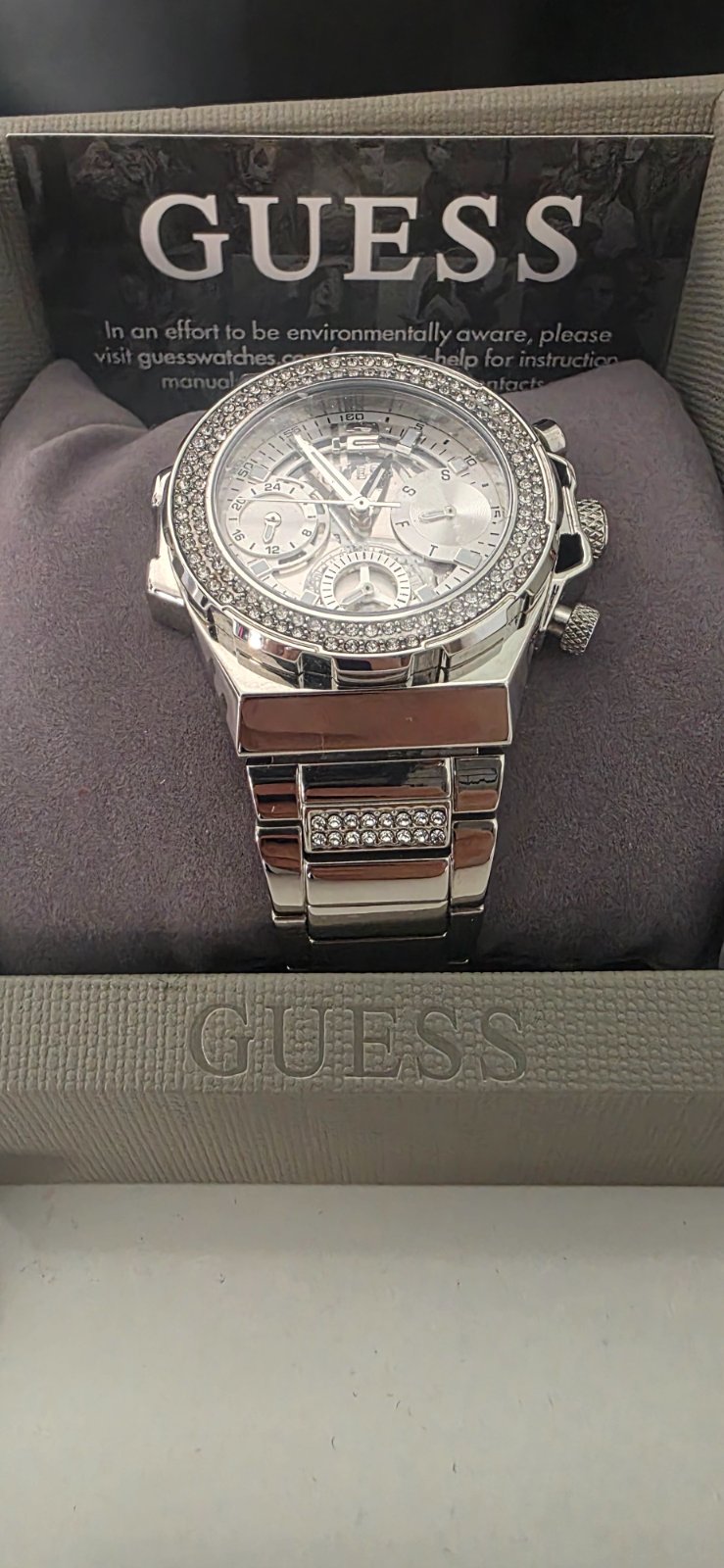 Montre guess jamais porté avec garantie 