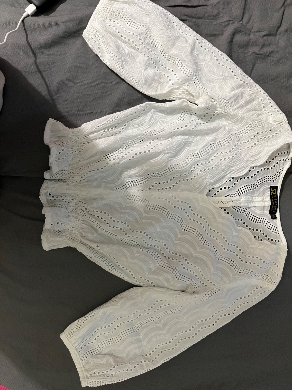 Pull blanc broderie anglaise 