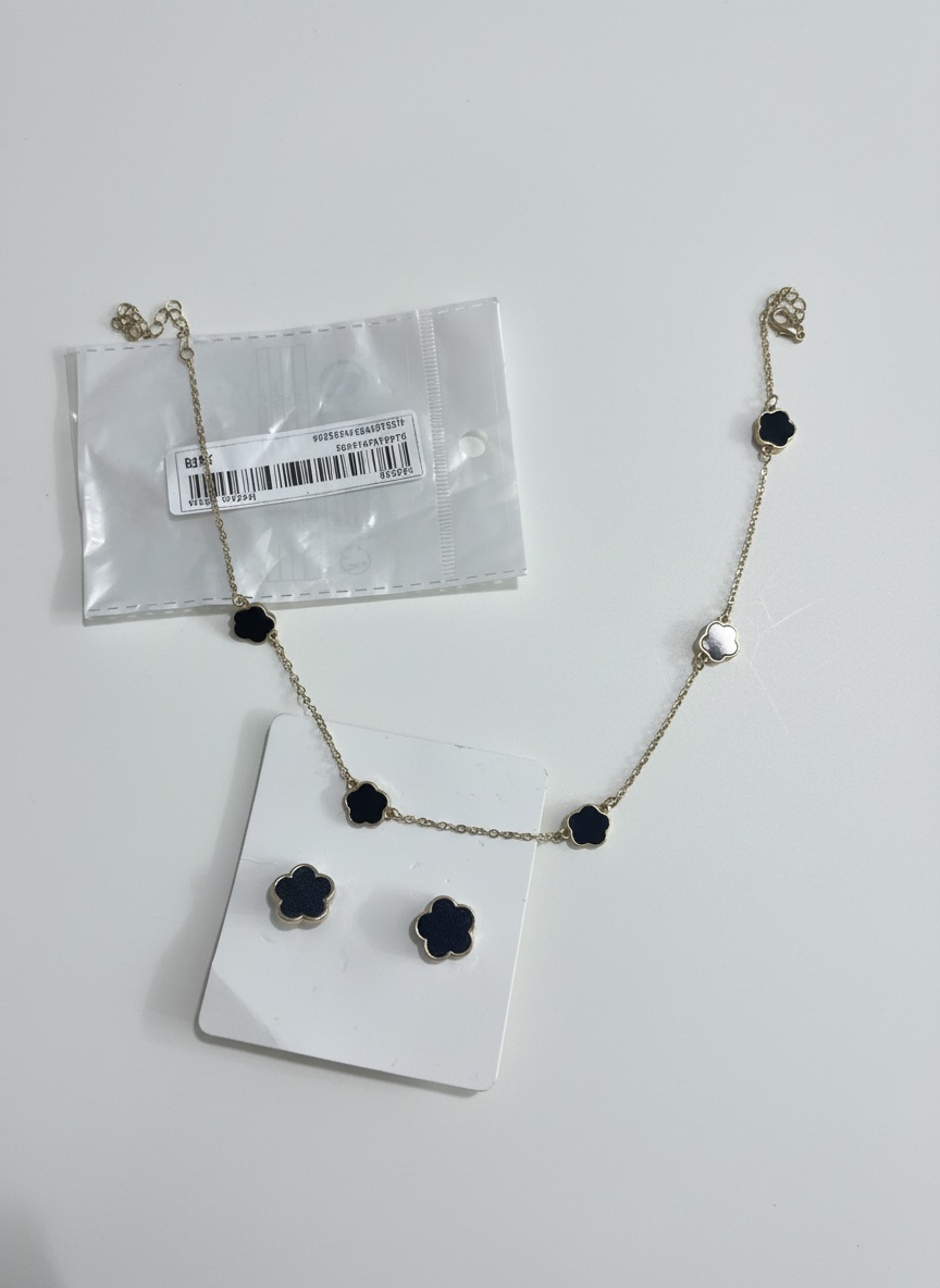 Collier et boucles doreilles 