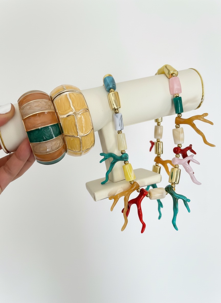 Collier et deux braceltes 